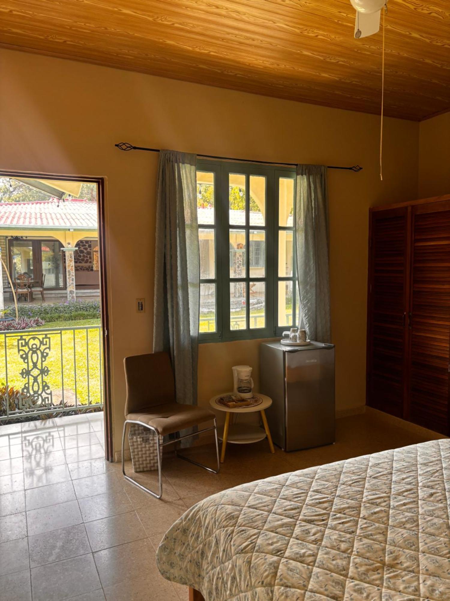 La Maison D' Ivonne Antón Exterior foto
